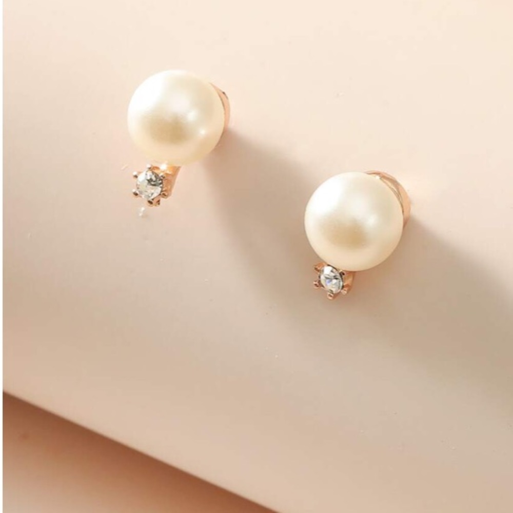 💕gorgeous simple pearl stud earrings